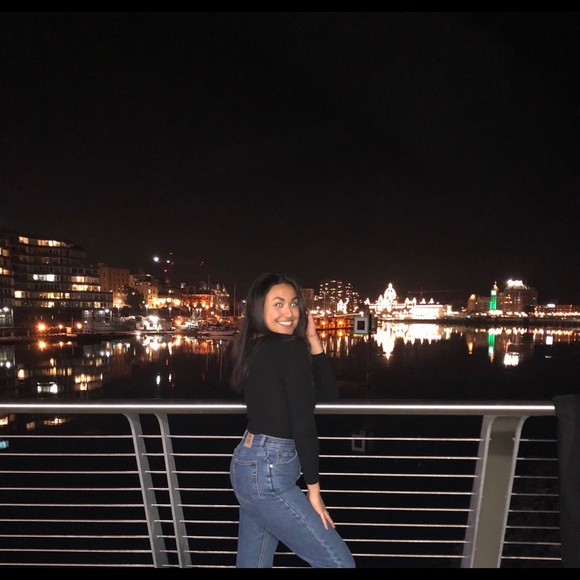 Meet your Posher, Ashley - Picture 1 of 1